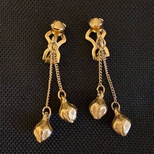 Vintage Gold Tone Delicate Dangle Clip On Earrings.